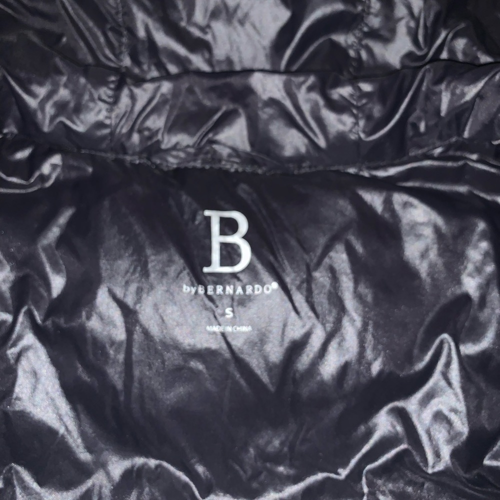 Bernardo Olive Quilted Hooded Vest - Picture 5 of 6